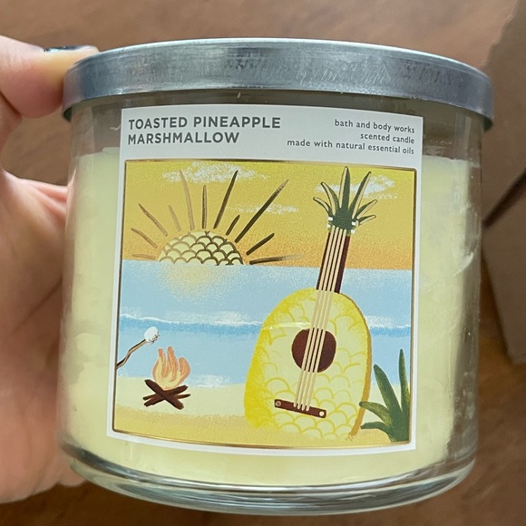 NWT Bath & Body Works 3-Wick Candle TOASTED PINEAPPLE MARSHMALLOW - Picture 2 of 4
